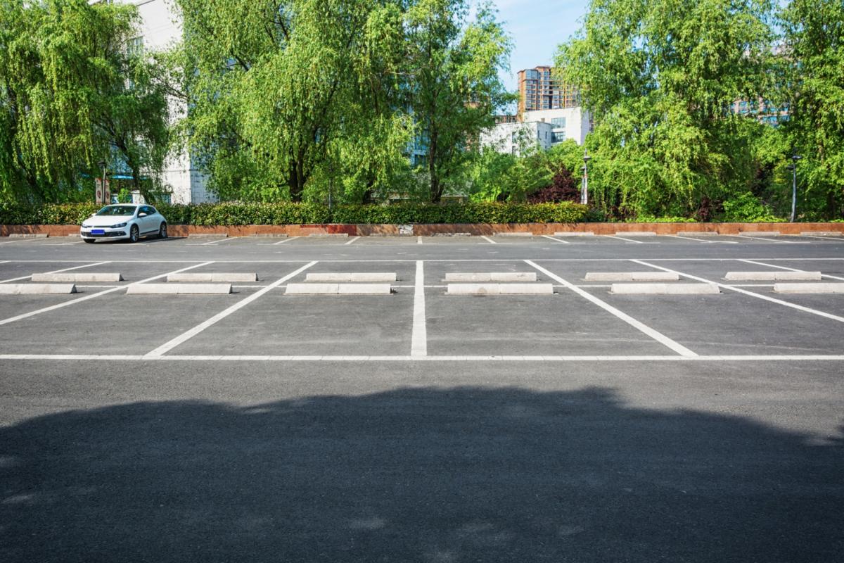 Five Common Issues that Can Affect Your Asphalt Parking Lot