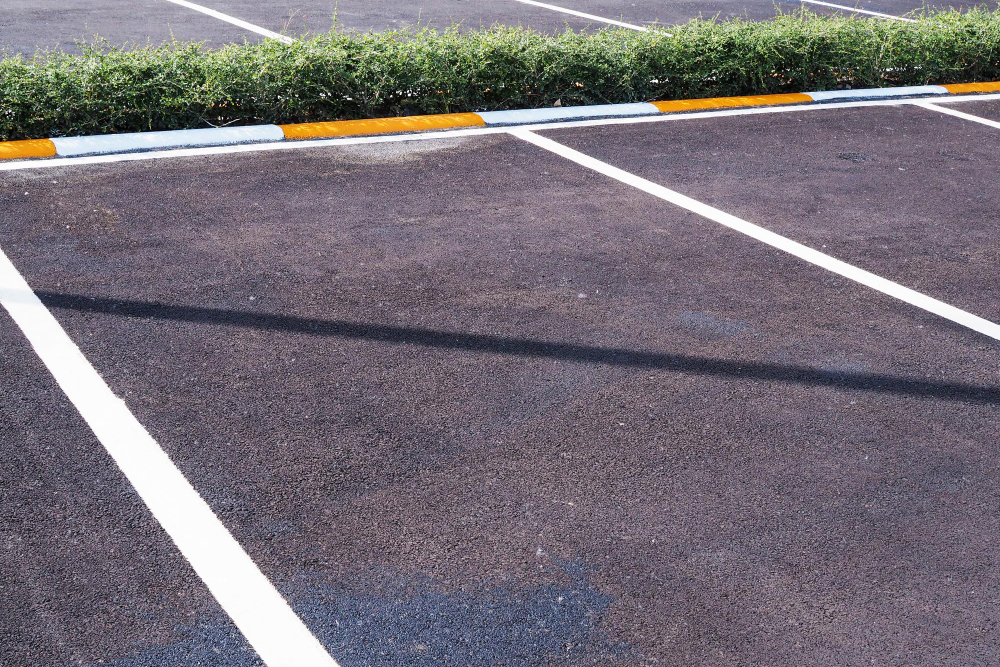 The Essential Guide to Sealcoating for a Pristine Parking Lot